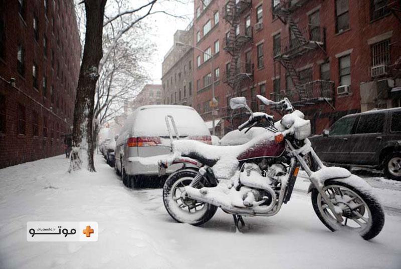 2- کیفیت لاستیک یا تایر موتور را بررسی کنید موتور سواری در زمستان موتور سواری در سرما