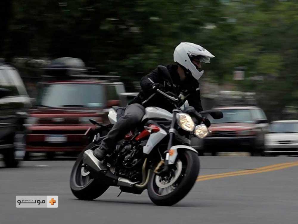 مزایا و معایب تردد با موتورسیکلت در مسیرهای شهری مزایا موتورسیکلت و معایب موتورسیکلت