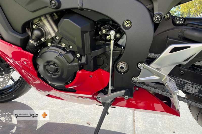 بررسی هوندا CBR 1000 RR موتورسیکلت مسابقه‌ای برای جاده!