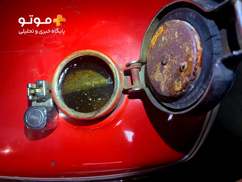 نحوه صحیح بنزین زدن موتورسیکلت - حرفه‌ای بنزین بزنید - نحوه صحیح بنزین زدن در پمپ بنزین برای موتورسیکلت