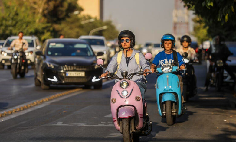 زنان موتورسوار قانونی شدند